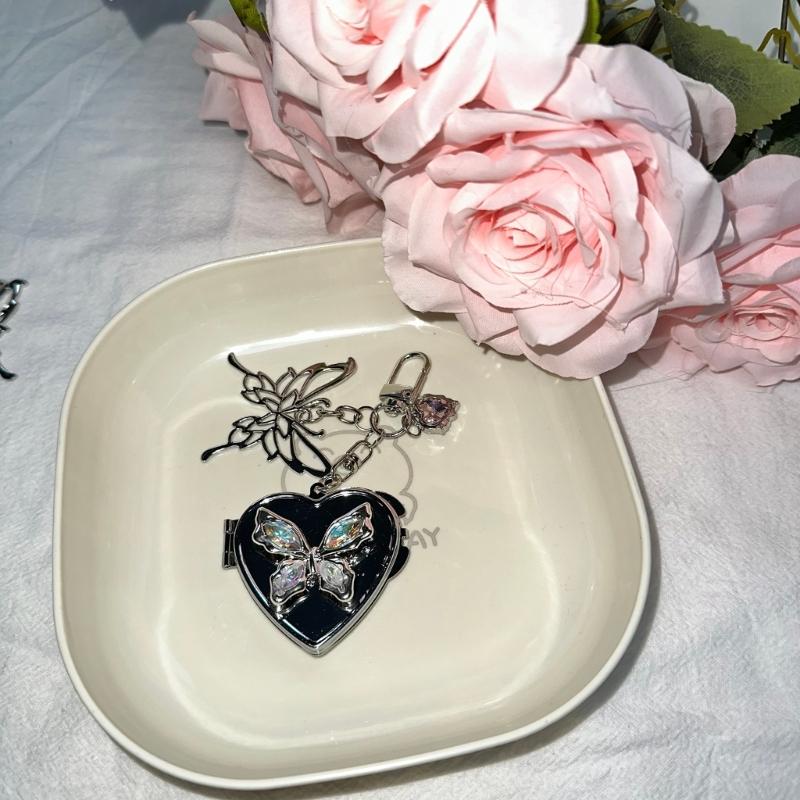 Vintage Style Butterfly Heart Keychain Lightweight Butterfly Heart Keychain With Vintage Appeal for Bags Keys Backpacks