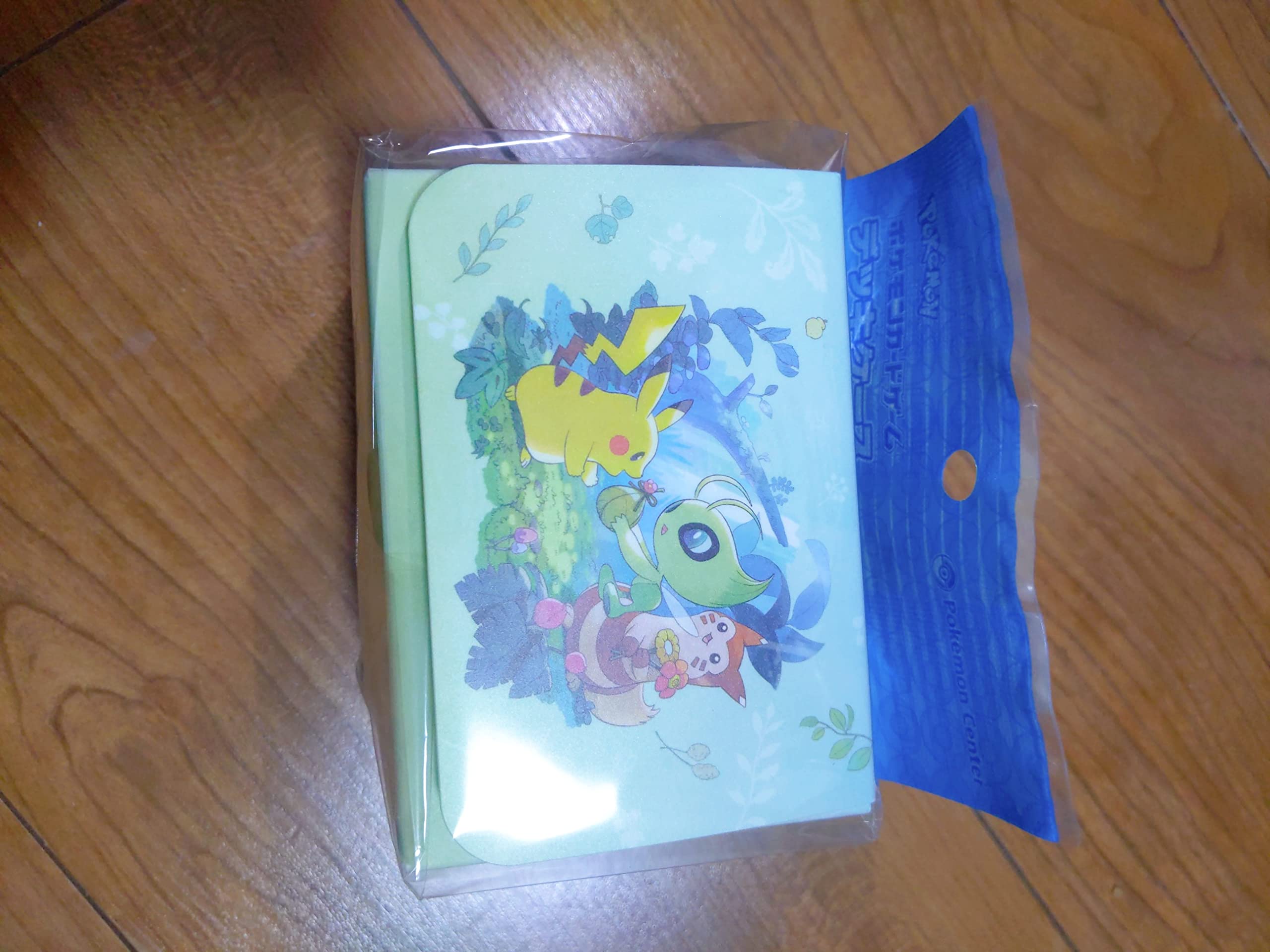 Оригинальный кейс для колоды Pokémon Card Game из Pokémon Center, Лесной подарок