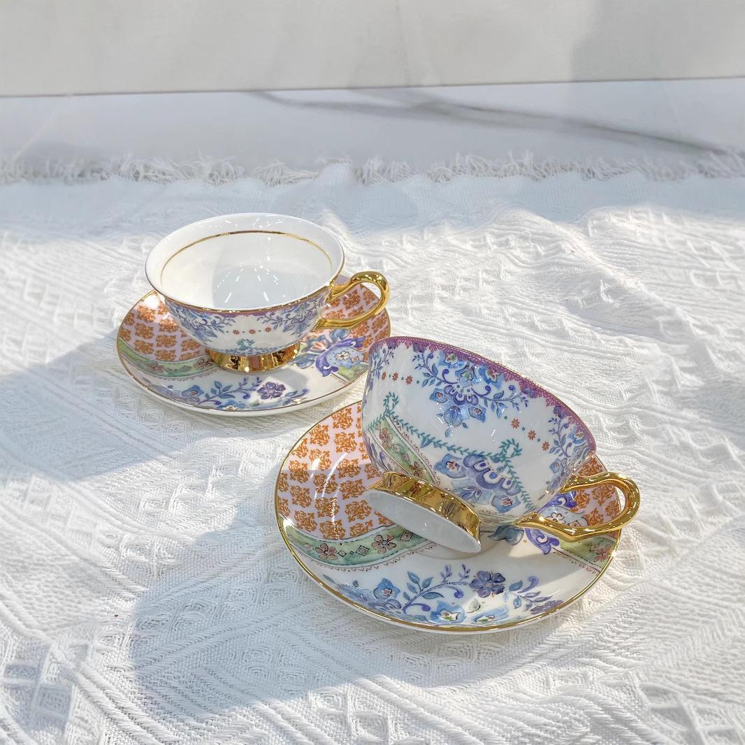 

Скандинавський стиль Легка розкіш Керамічні кавові чашки з блюдцем Набір чашок для післяобіднього чаю з золотим обідком Офісна кружка Побутовий посуд для напоїв 220ml синій