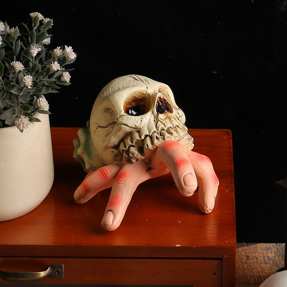Halloween Skull Simulation Hand Ornaments Horror Festival Resin Skull Conch Hand Decorations For Home Party