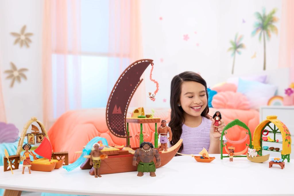 Mattel Disney Moana 2 Canoe Crew Playset with 5 Small 3 Signature Outfits Inspired by the Movie Toy Moana's Figures, & Accessories,