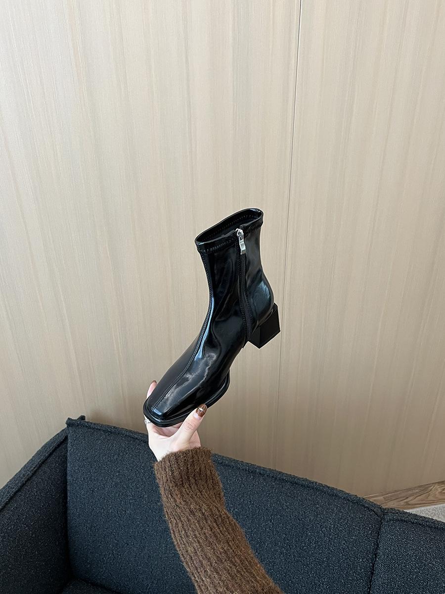 

Высокий каблук толстый каблук короткие ботинки дети 2025 новый осень белые тонкие ботинки корейские маленькие ботильоны Челси ботинки Мартин 40 чёрный