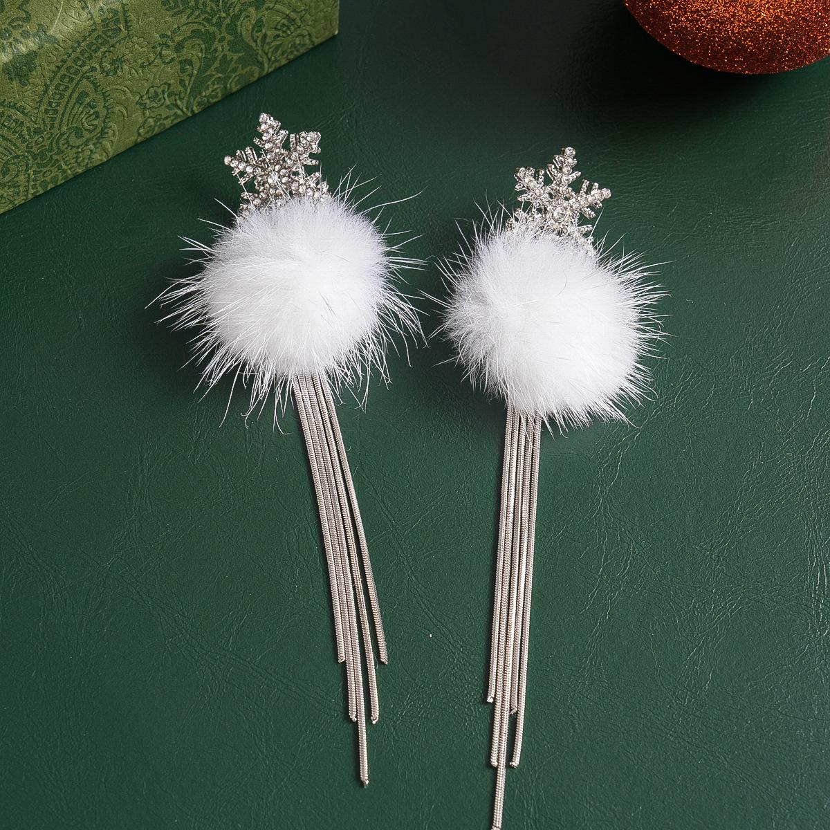 Wind-set diamond snowflake hairball fringed silver needle earrings autumn and winter atmosphere earrings