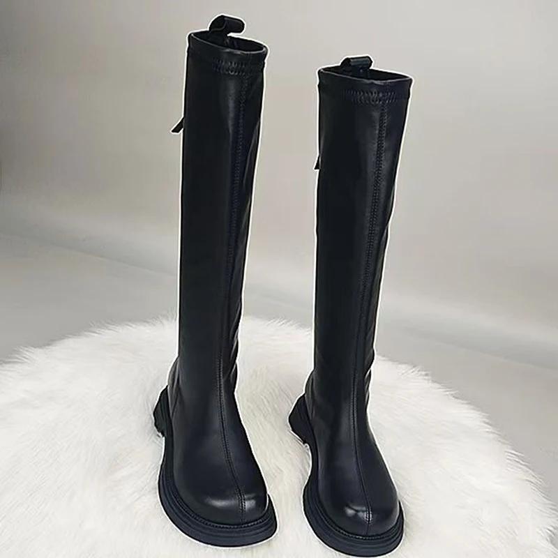 Höga stövlar Dam Platta skor Platå Knähöga skor Vinter Designer Motorcykelstövlar Ny Trend Mode Gotisk Damstövlar