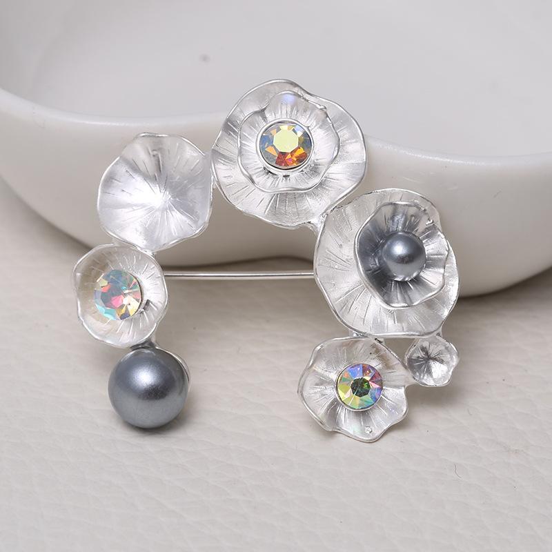 Vintage Topa Brand Palace Flower Leave Brooch Pin Women's Men's Clothing Coat Plant Matte Brooches Badges Trendy Buckle Pin Gift