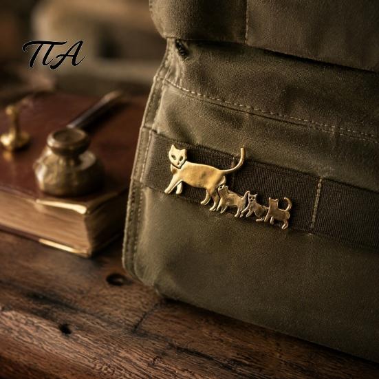 Animal Shape Badge Cat Family Brooch Pin, Golden Silver Plated Alloy Kitten Lapel Daily Wear Jewelry for Clothing Bags Hats Pin