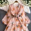 Herbst Vintage Frauen Floral Bedruckte Patchwork Lange Kleid Elegante V-ausschnitt Puff Ärmel Aushöhlen Saum Urlaub Strand Vestidos Neue