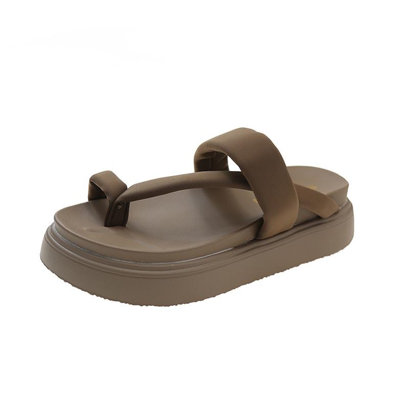 Flip-flops women summer wear new Internet celebrity fashion thick bottom stepping on shit feeling toe Roman sandals women's beach shoes