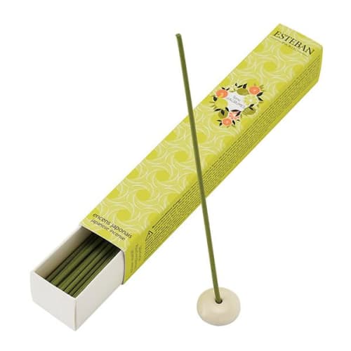 

Terre d Agrume (40 sticks) A fusion of French sophistication and Japanese tradition. Woody citrus notes.