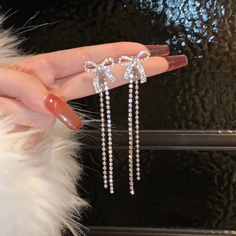 2023 Trendy Rhinestone Bow Tassel Earrings: Elegant Retro Jewelry for Women