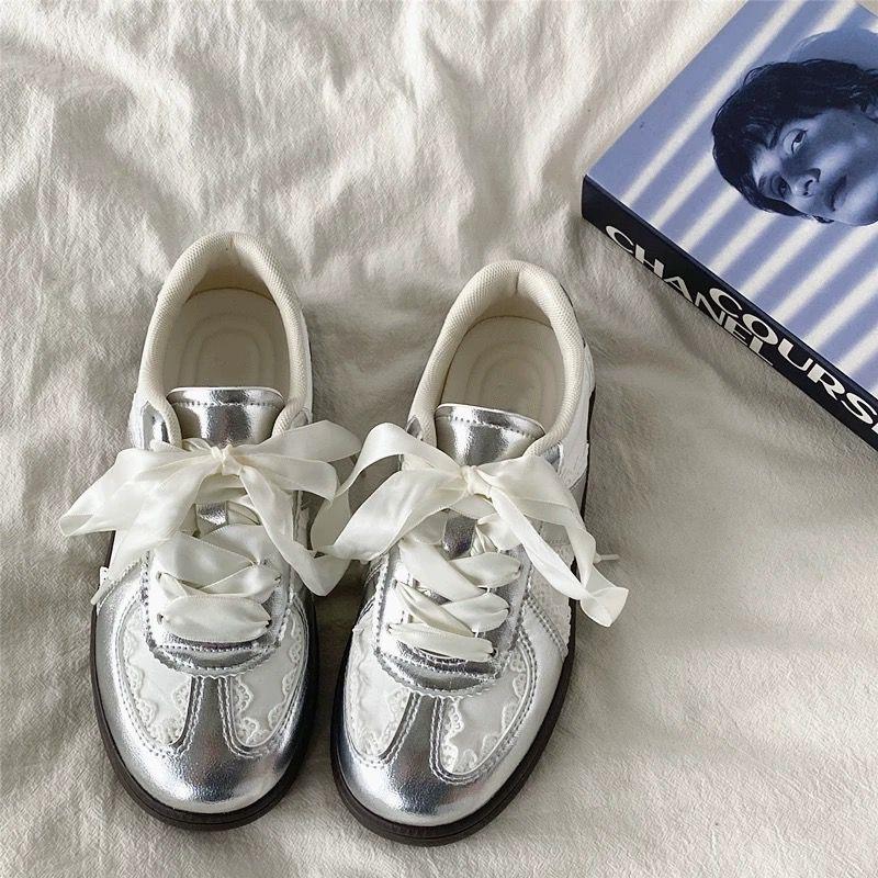 spring and autumn new silver German training shoes retro casual sports board shoes versatile flat lace edge white shoes