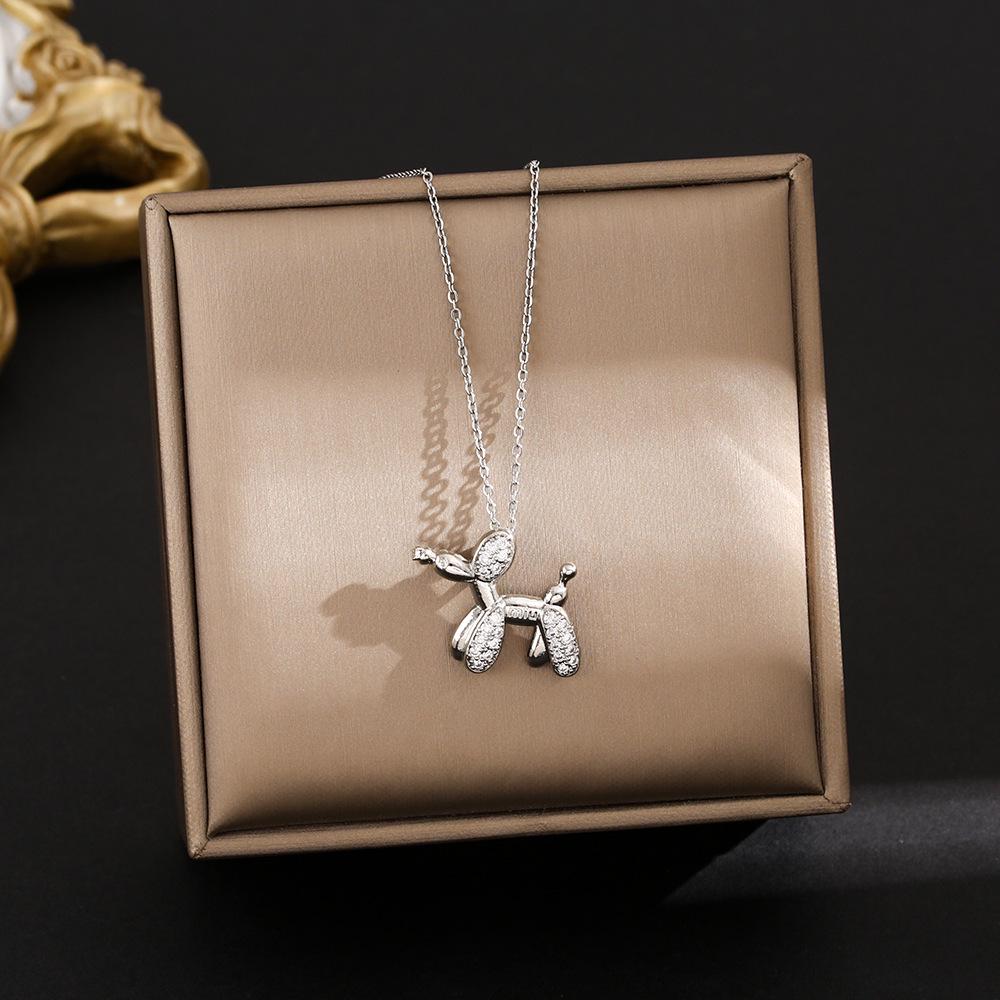 Elegant Korean Micro-Inlaid Titanium Necklace - Luxurious Women's Clavicle Chain, Non-Fading, Unique Minority Design.