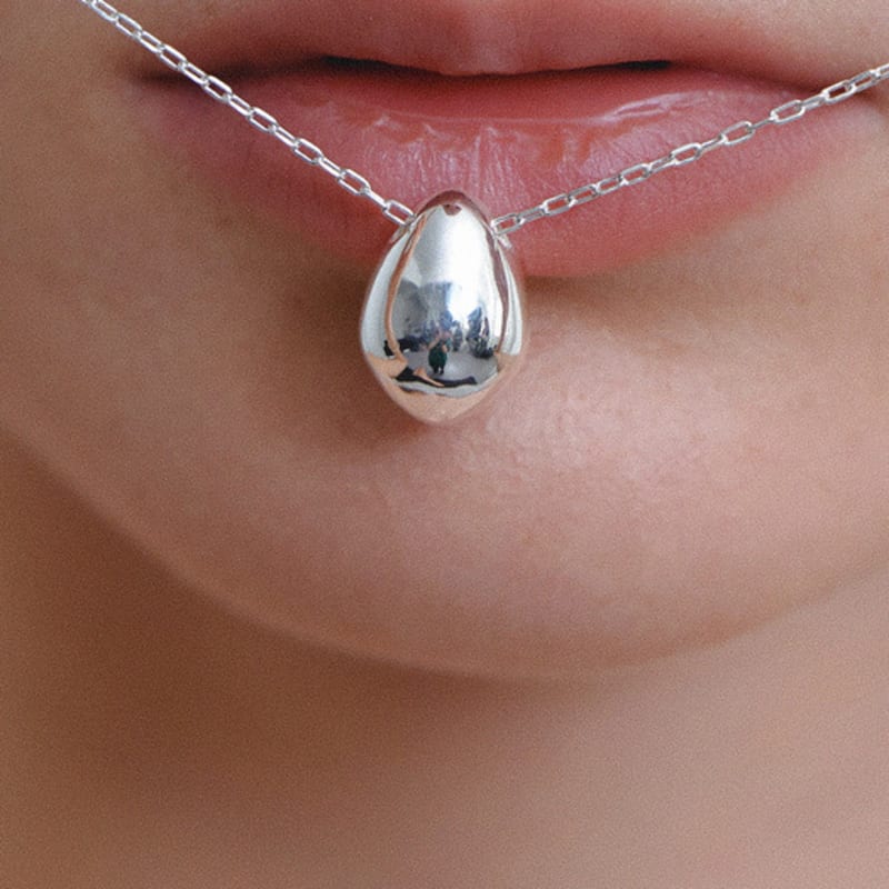 leeENoir Egg Ball Necklace