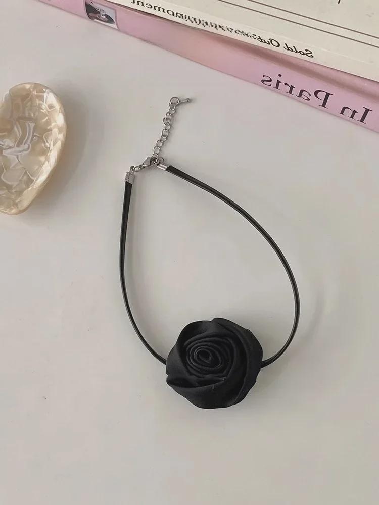 Luxurious Rose Flower Necklace - Elegant Women's Clavicle Chain Accessory