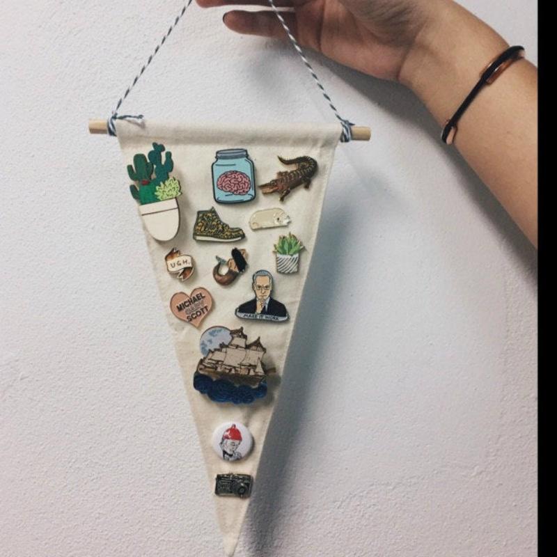 1 Stück Dekorative Dreiecksflagge Hängendes Banner für Emaille-Anstecknadel Abzeichen Brosche Wanddisplay Lagerung