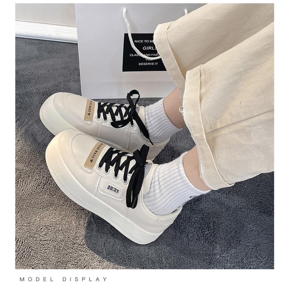 Fritidssko med flate hæler og tykke såler for kvinner