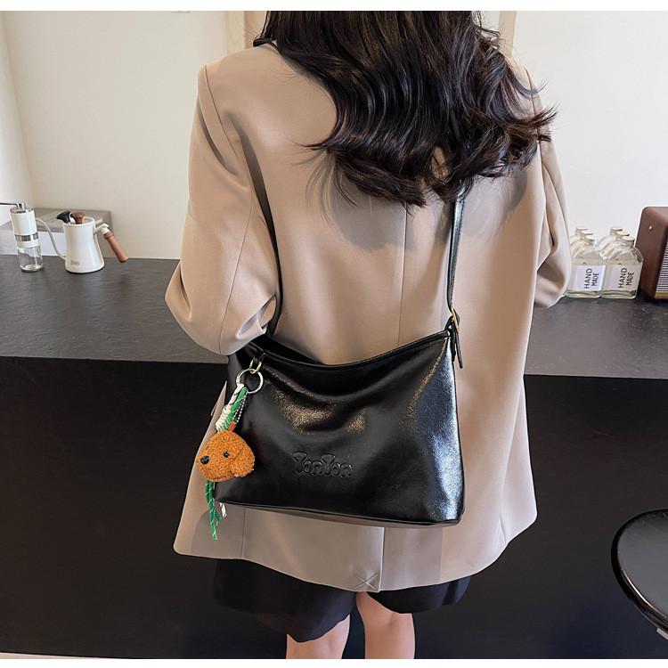 Ielgy Retro Large Capacity Casual Commuter Shoulder Messenger Bag Loose Tote Bag