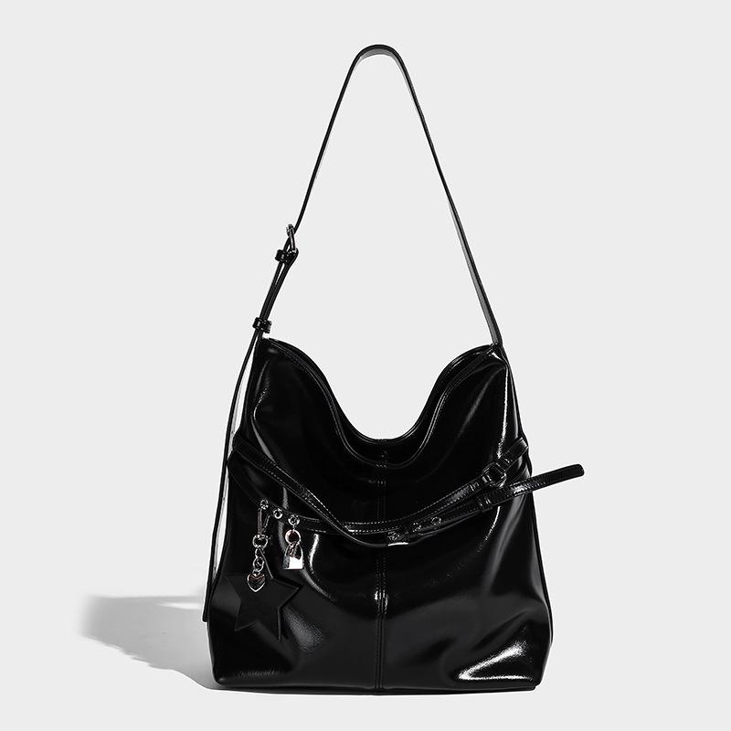 

Large-capacity women s bag 2025 winter new fashion casual tote bag vintage frosted commuter crossbody bucket bag 28*13*31CM чёрный