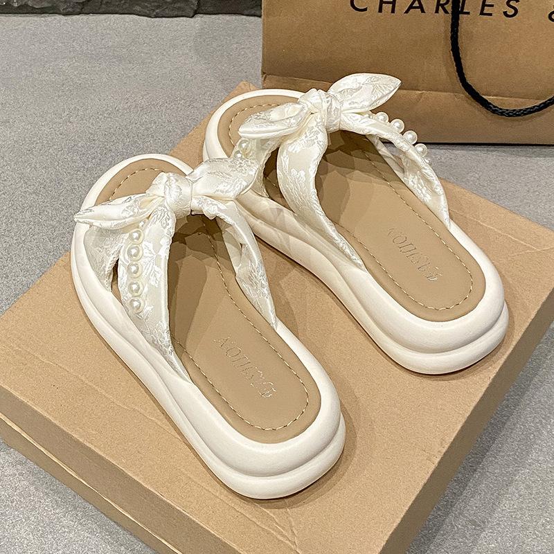 Cool Slippers Women's Summer Wear 2025 New Platform Beach Shoes Internet Celebrity Women's Casual Fashion Word Slippers Women