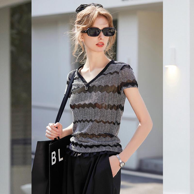 Women s V-Neck Slim Fit Short Sleeve T-Shirt with Wave Letter Decor S
