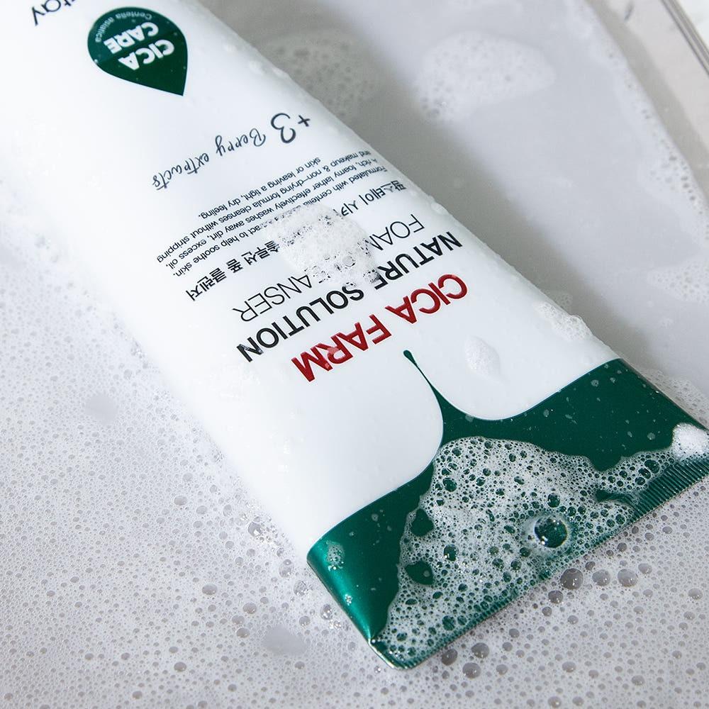 Farmstay Cica Farm Nature Solution Cleansing Foam Refreshing Hydrating 180ml