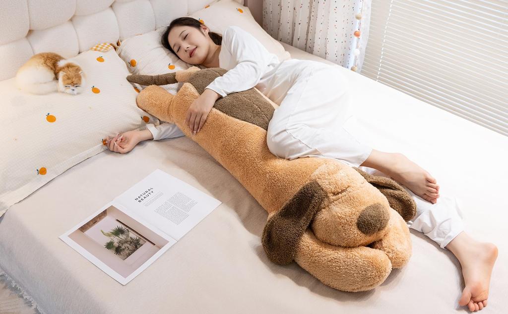 AMIRA TOYS Hundepuppe Lang ein bequemes flauschiges weiches Puppenkissen für Zuhause geeignet für die Nutzung bei in der oder auf der geeignet für beide Männer und Kissen, Nutzung,