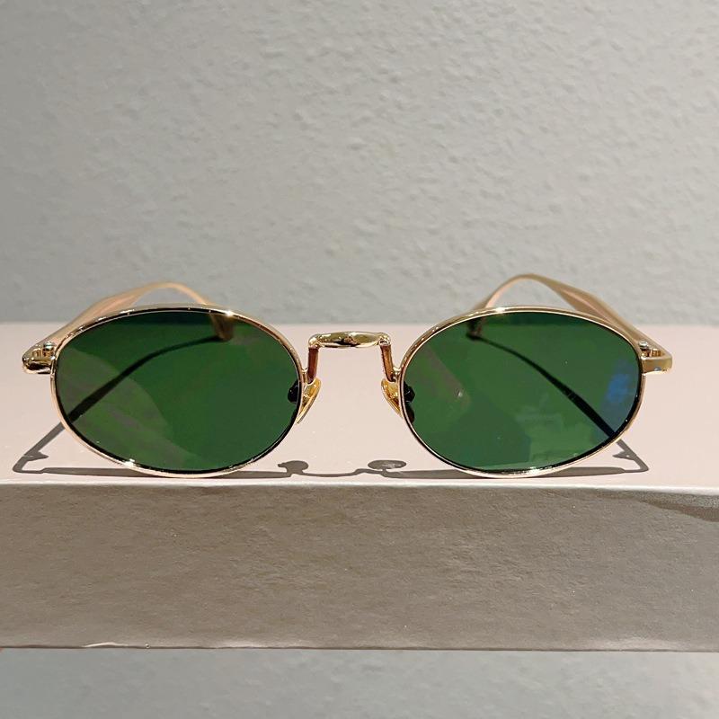 Vintage Retro Oval Sunglasses for Men and Women UV400 Protective Classic Metal Frame Sunglasses Outdoor Beach