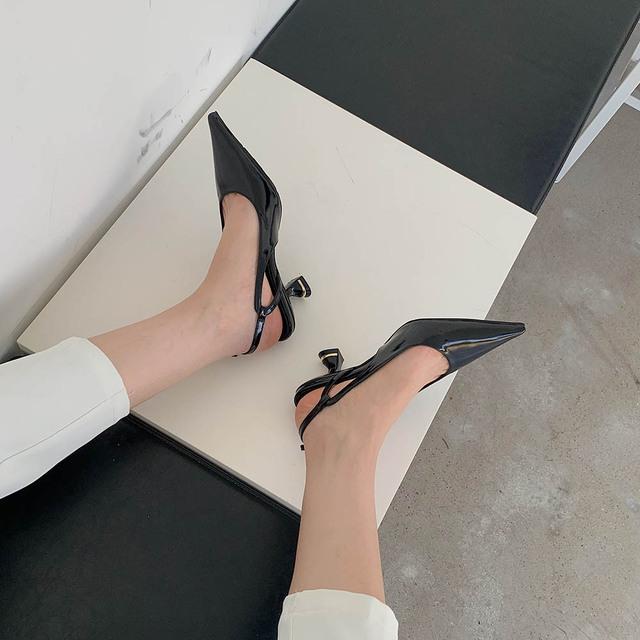

Женские туфли с острым носком и пряжкой на спине, контрастные туфли на маленьком толстом каблуке, однотонные сандалии на высоком каблуке 38 чёрный