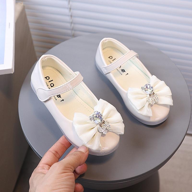 Spring, Summer, and Autumn New Style Bow Bear Design Girls' Comfortable Versatile Soft-Soled Flats for Performances, Fashionable Princess Style.