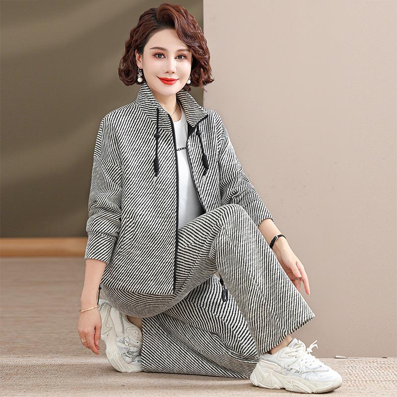 

2026 Spring and Autumn Jacket Set for Middle-aged Women: Stylish Sportswear and Casual Top 3XL (135-150 lbs) чёрный