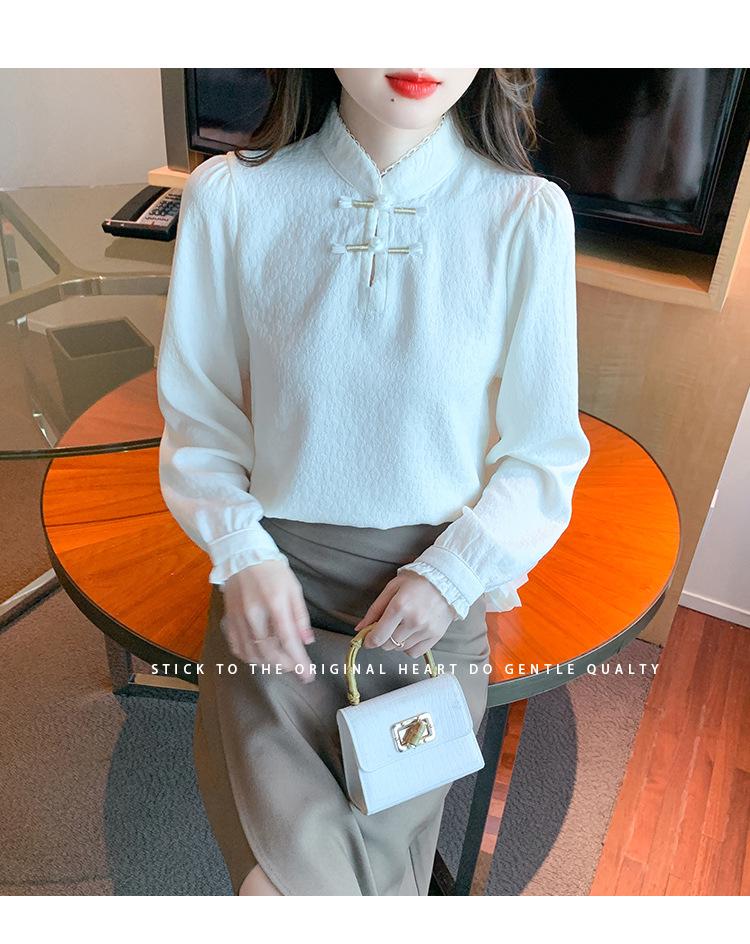 Retro Stand Collar Frog Button Pullover: Plus Velvet Thickened Base Layer for Autumn/Winter 2025, New Chinese Style.