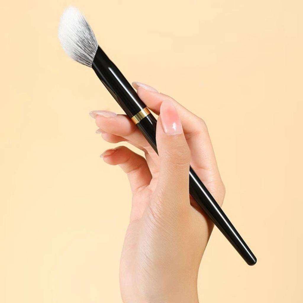 MSQ No.02 Slant Pointillism Blush Brush, Large Makeup Brush, Beauty Tool, 1 Pack
