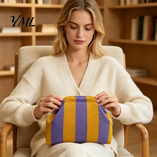 Large Capacity Cosmetic Pouch Woven Striped Clutch Purse for Woman, Pouch, Portable Party Knit Dumpling Bag, Kiss Lock Handbag Evening,
