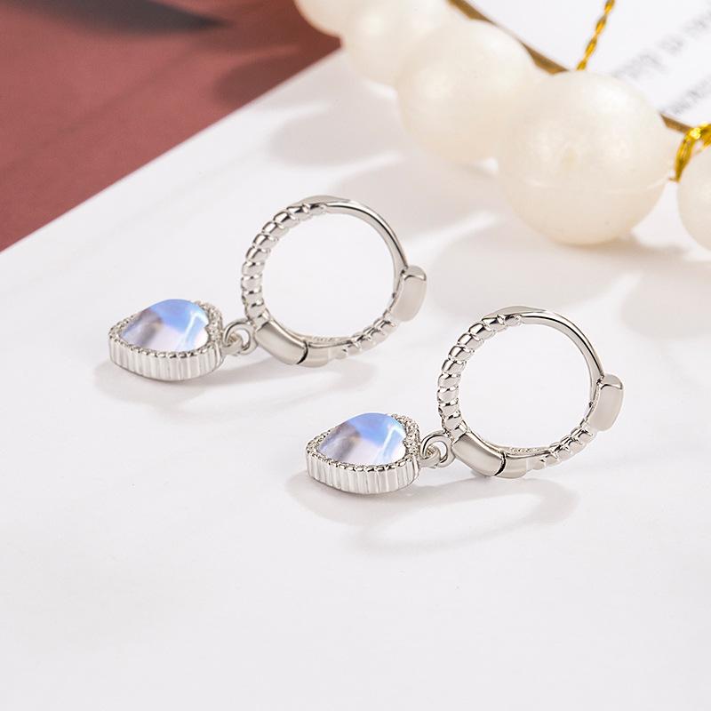 Love Heart Ear Buckle Women's Simple Niche Design Twist Earrings