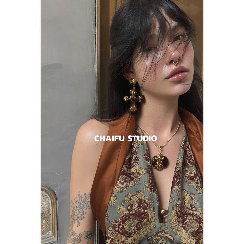 

Chai Fu Studio/X136 Western Style Exaggerated Resin Cross Pendant Long Chain Retro Light Luxury Earrings Set A Pair of Earrings