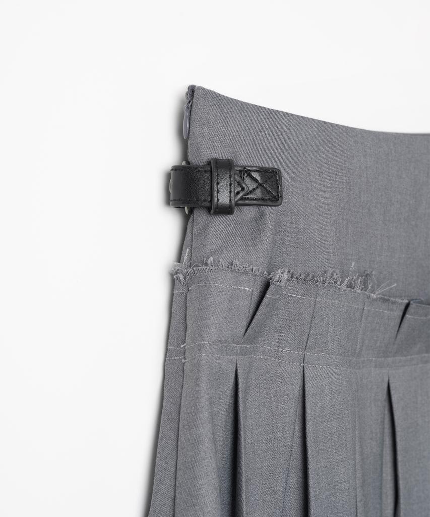 Milo Woman Buckle Pleated Skirt [Gray]