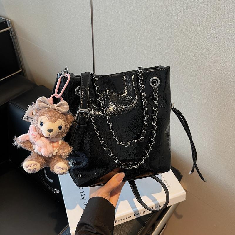 Simple Texture Chain Bucket Bag Women's New Niche Versatile Messenger Bag Fashionable Commuter Armpit Bag