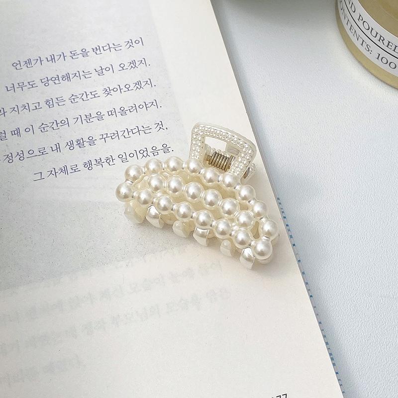 New Fashion Hollow Pearl Hair Claw Clips Simple Non Slip Mini Geometric Bangs Barrettes Hair Jaws for Women Girls Daily
