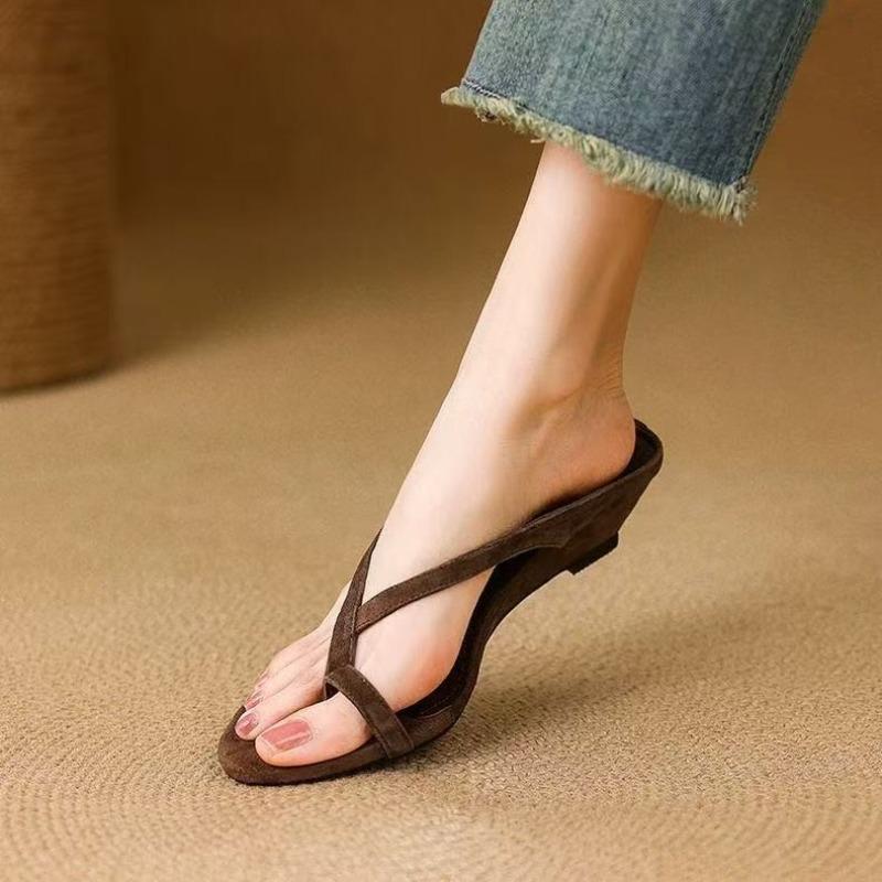 Fashion 2025 New Wedge Women's Slippers Clip Toe Fashion Shoes Luxury Design Women's Sandals Summer Retro Flops Sandalias De Mujer