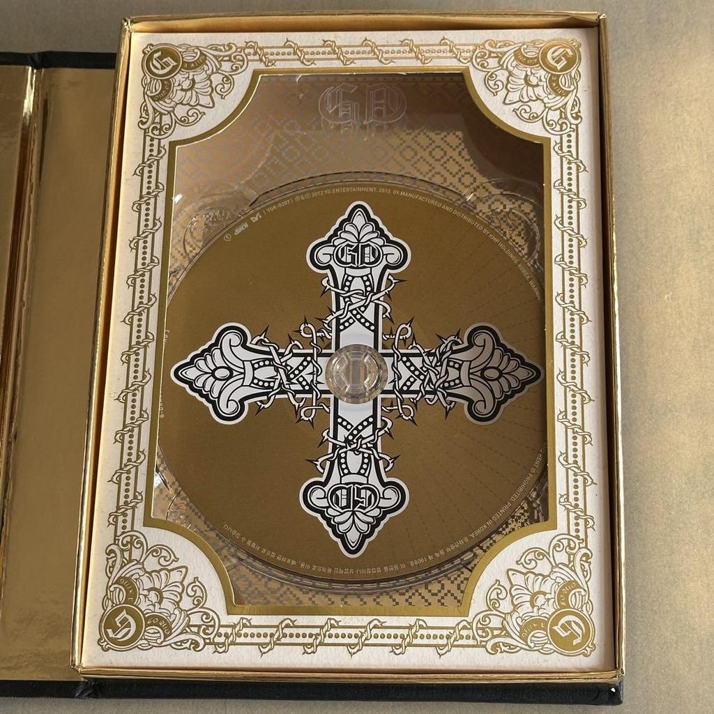 [USED] G-DRAGON ONE OF A KIND (Gold Edition)