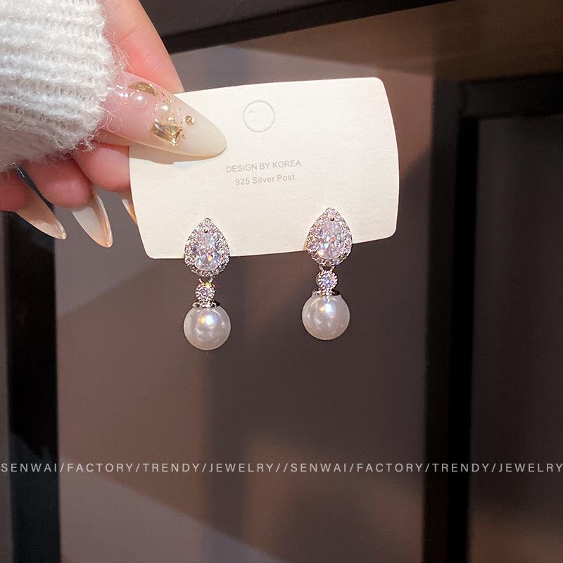 

Korean exquisite micro-inlaid zircon pearl stud earrings women s light luxury niche high-end earrings earrings