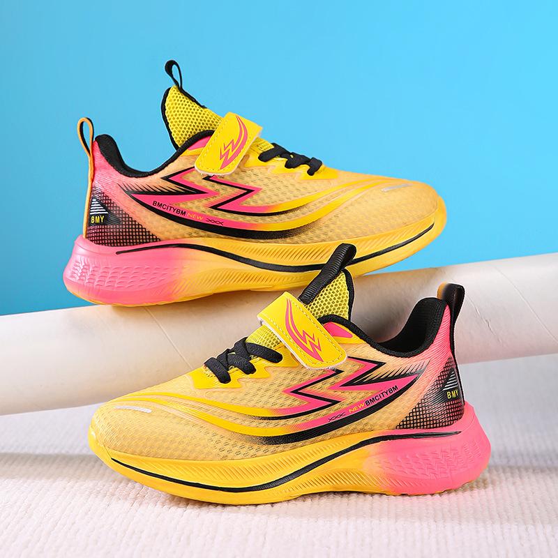 Breathable children's sports shoes 2025 spring new boys mesh shoes lightweight middle and older children's running shoes children's casual shoes