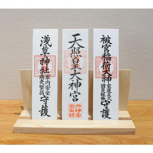 Suporte de Amuleto Shizuka-JP - Um suporte de amuleto compacto para adorar deuses e talismãs de santuários e templos no seu quarto.