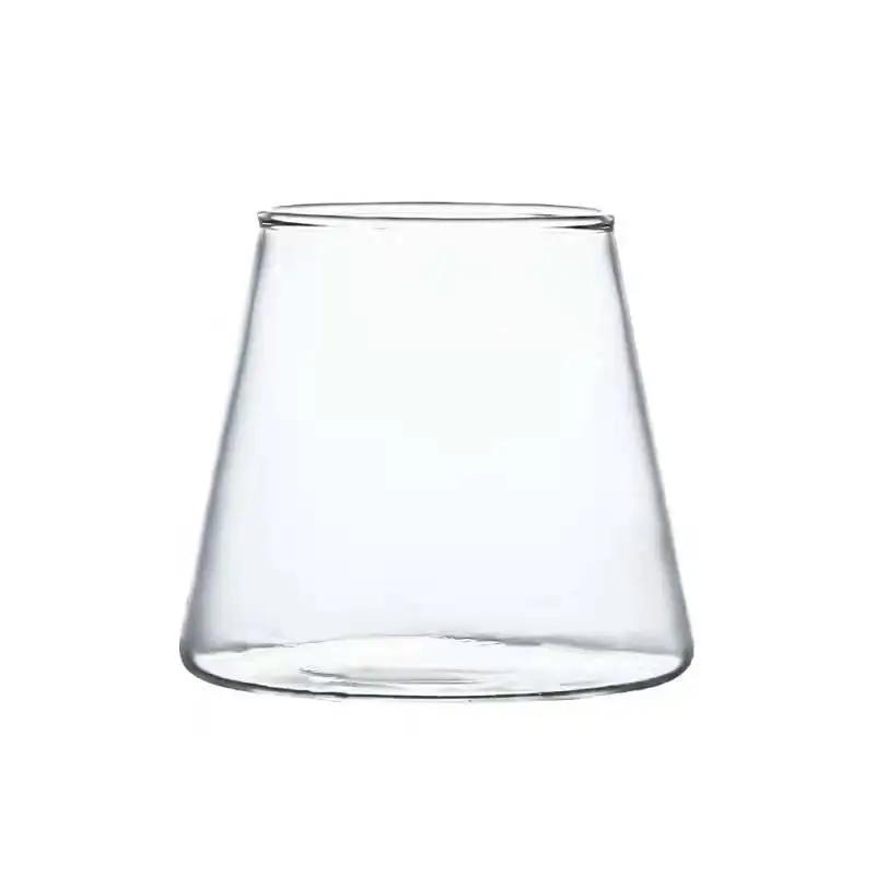 Monte estilo japonês. Caneca de cerveja de vidro Fuji, copos para café da manhã, leite, suco, copo, rede, uísque vermelho, vidro, blackjack, ins, café, utensílios para bebidas