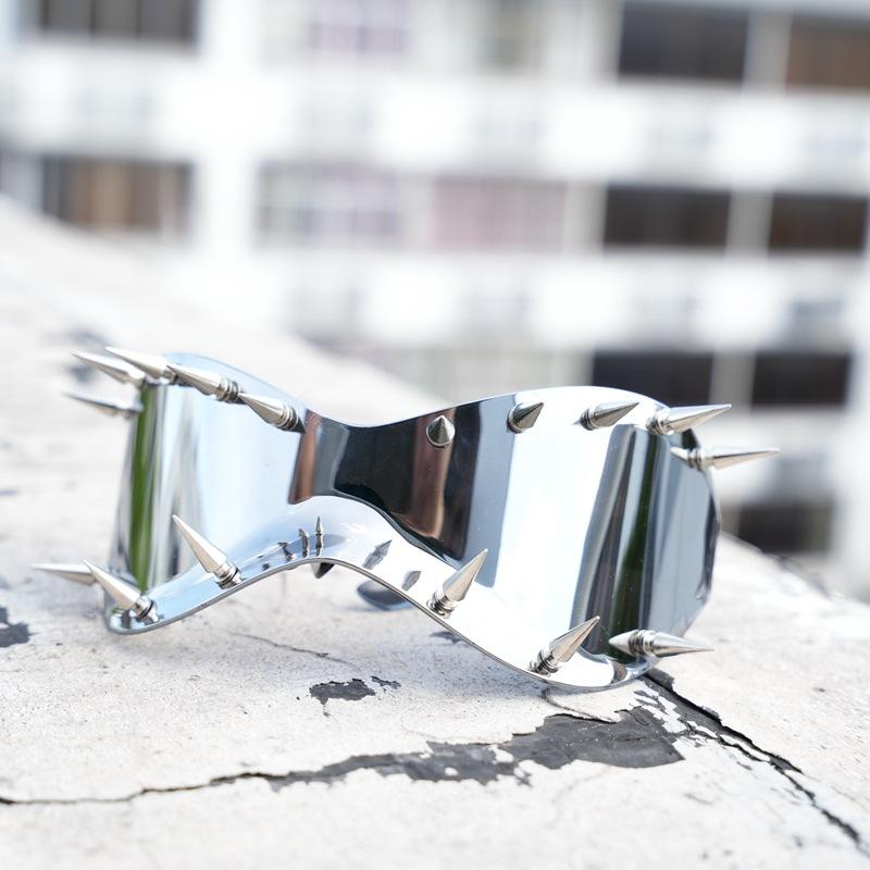 Large-frame, riveted, tech-style, European and American cycling sunglasses with a unique design DIY Punk street style party eyewear