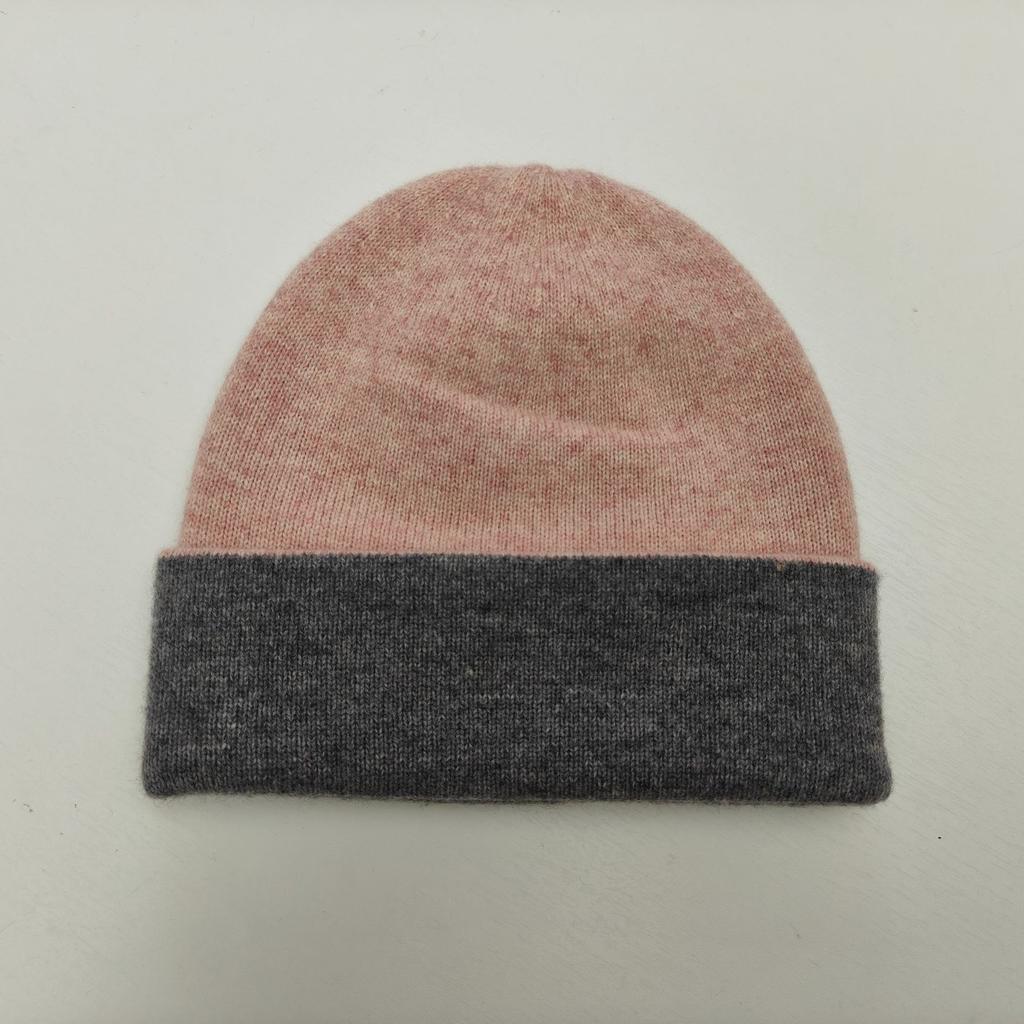 Autumn and winter color matching knitted hats, men's and women's cold hats, face-showing small wool hats, seamless integrated double-layer two-color c