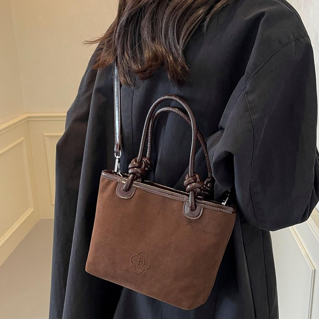 Super fire niche design bag women's 2025 new autumn and winter retro versatile messenger bag fashionable portable bucket bag