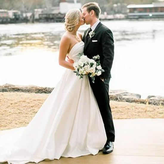 2026 One-Shoulder Wedding Dress with Bow: Slimming Puffy Skirt & Puff Sleeves, Floor-Length Princess Fairy Look for Travel Photos and Events.