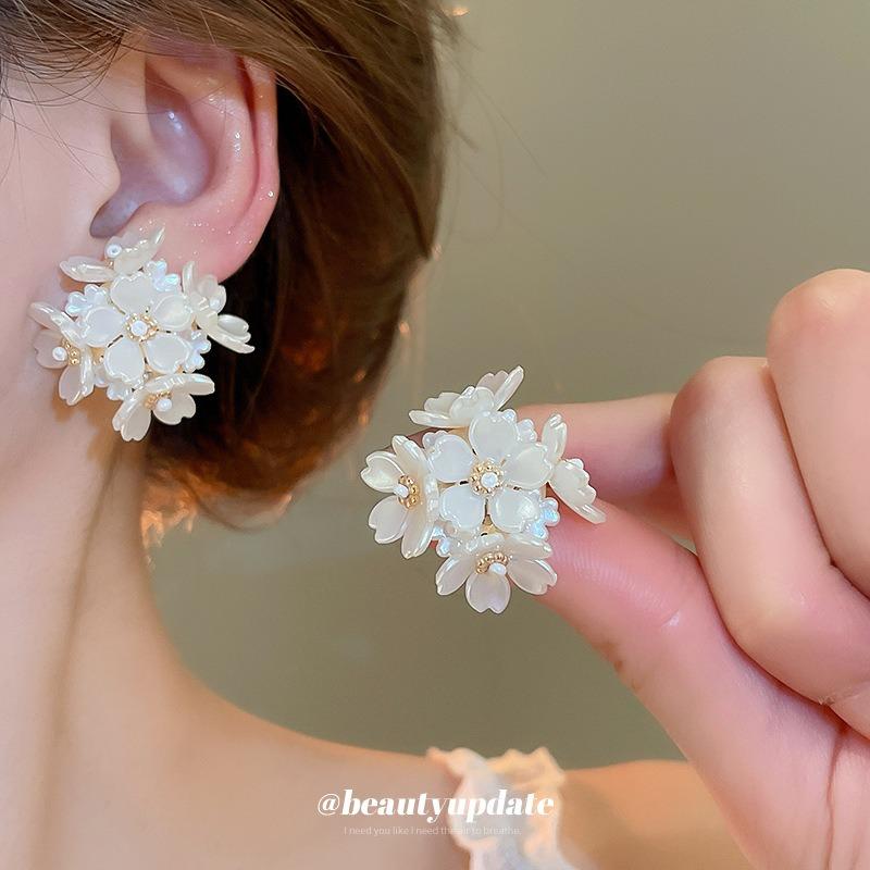 Silver Needle Flower Cluster Fringed Pearl Earrings French Elegance Temperament Exquisite Earrings Light Luxury High-end Earrings Women