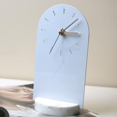 Horloge de bureau créative nordique Chambre Horloge silencieuse Pièce modèle Salon Étude Ornements d'horloge Horloge de bureau Ornements d'horloge de table